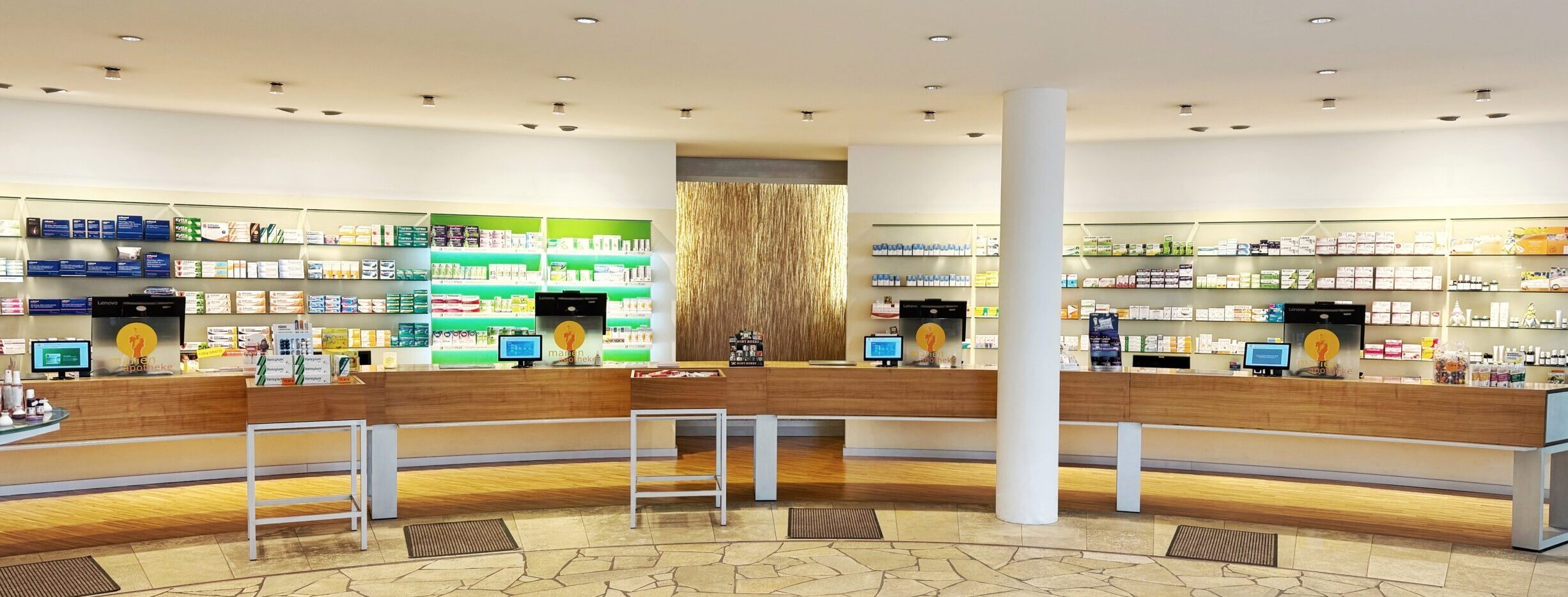 Marienapotheke Dillingen an der Donau: Riesiges Medikamentenlager, kostenfreier Bringdienst, zahlreiche Körperpflege und Kosmetikprodukte inkl. Beratung